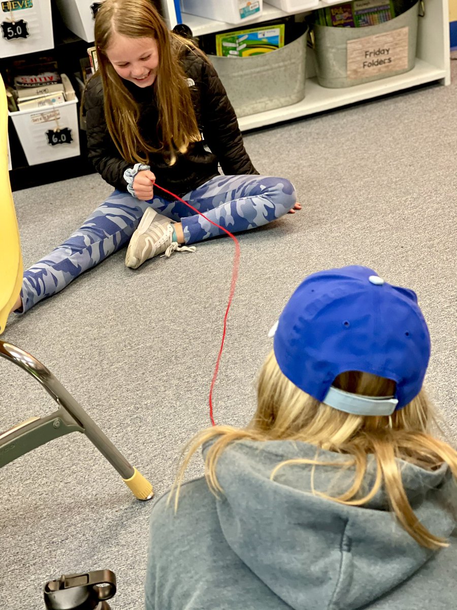 MendyGehrt's tweet photo. Today’s science experiment was mimicking high and low sound waves as they would look on an oscilloscope. #SGES323 https://t.co/cNrBdarS8B