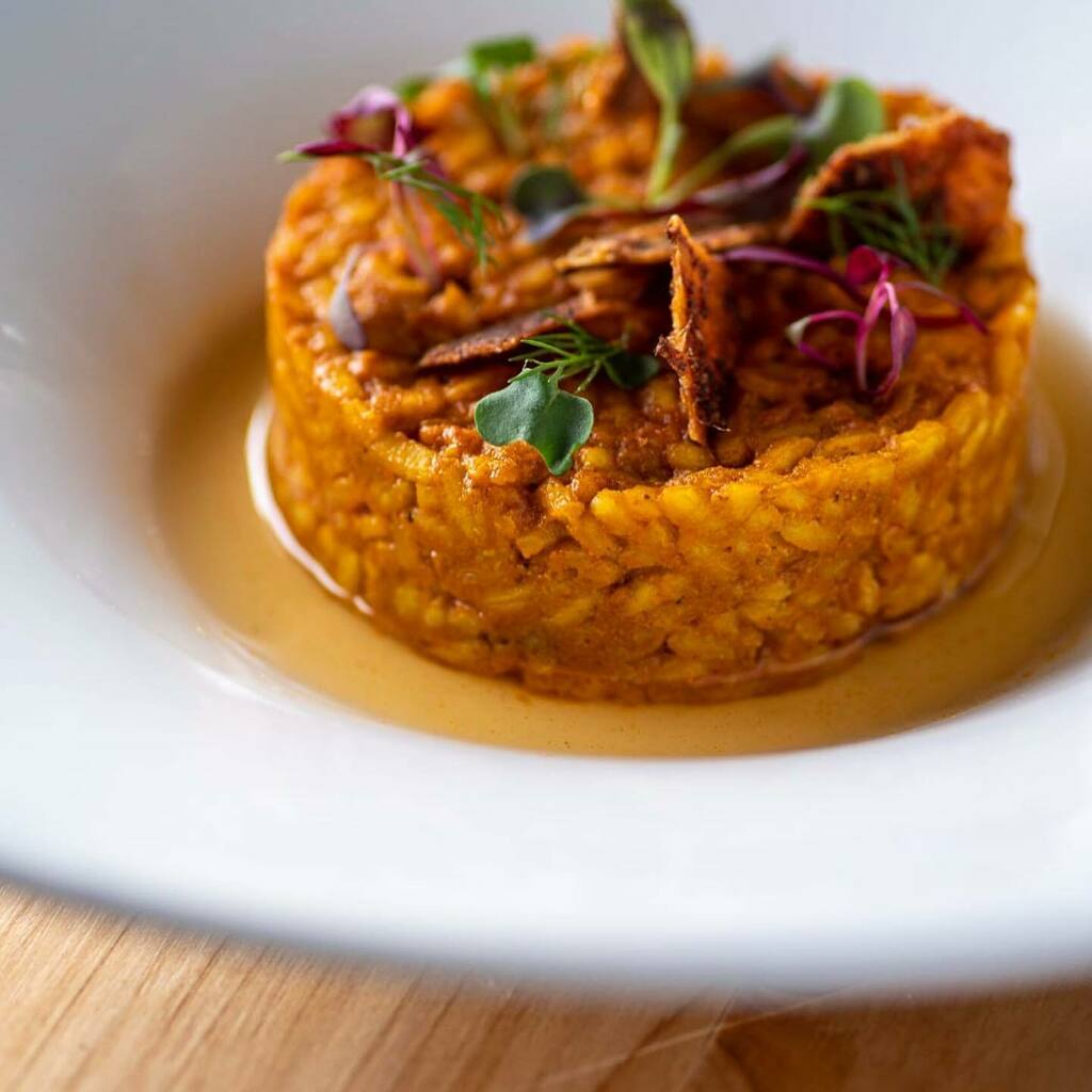SeulfulPantry's tweet photo. Joloff risotto 
Suya crisps
Dawadawa broth

Shot by @chefkwill https://t.co/6jH7pkPvy8 https://t.co/8YG1ID07uF