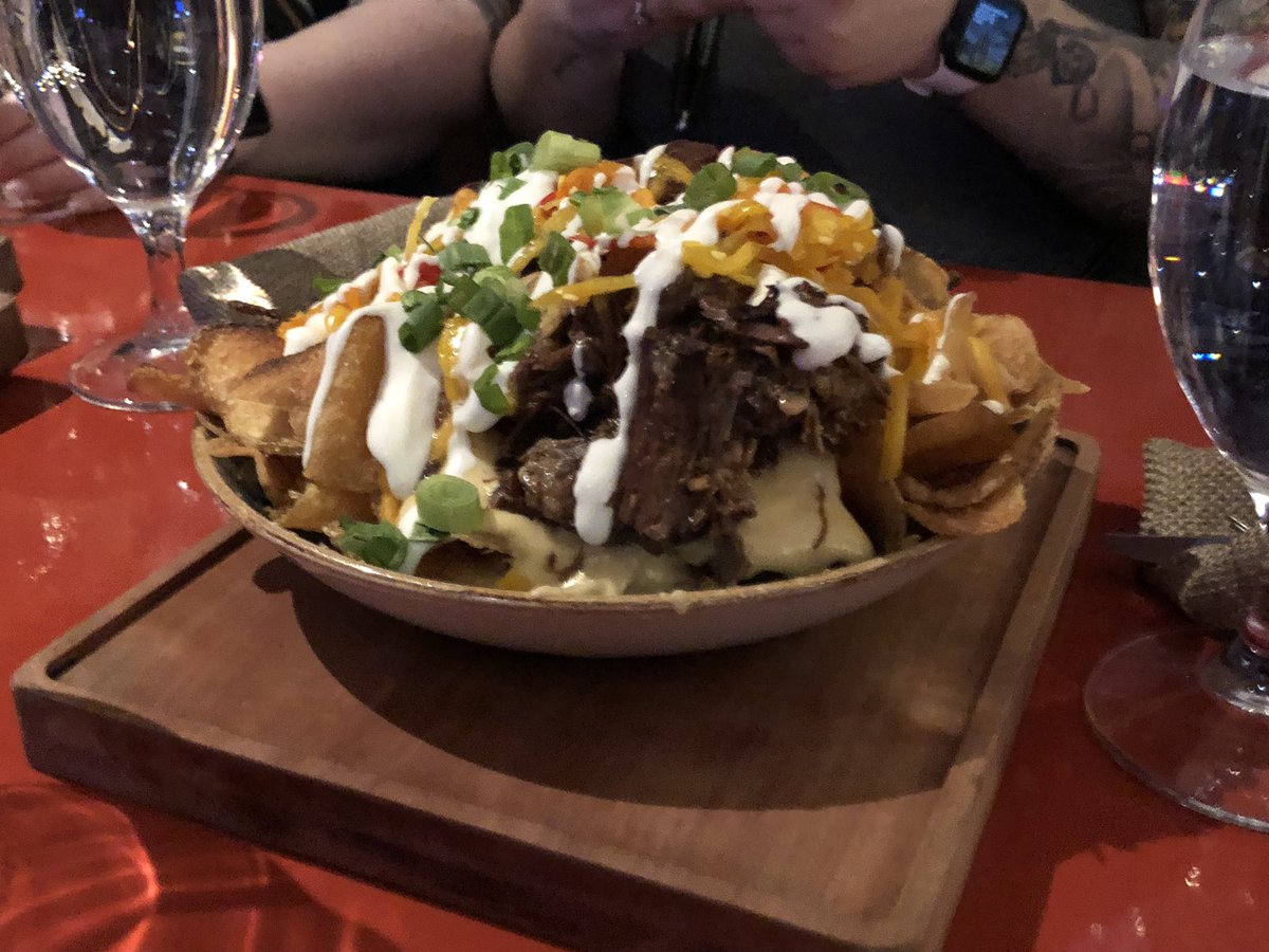 RT @TAlanHorne: Loaded nachos at Gordon Ramsay’s Pub and Grill, Caesar’s Palace. https://t.co/ewH8tzJqHD