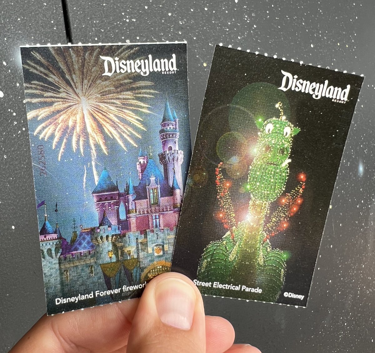 RT @dlnt: New Disneyland Resort park tickets feature the returning nighttime spectaculars https://t.co/H94cBmBbBd