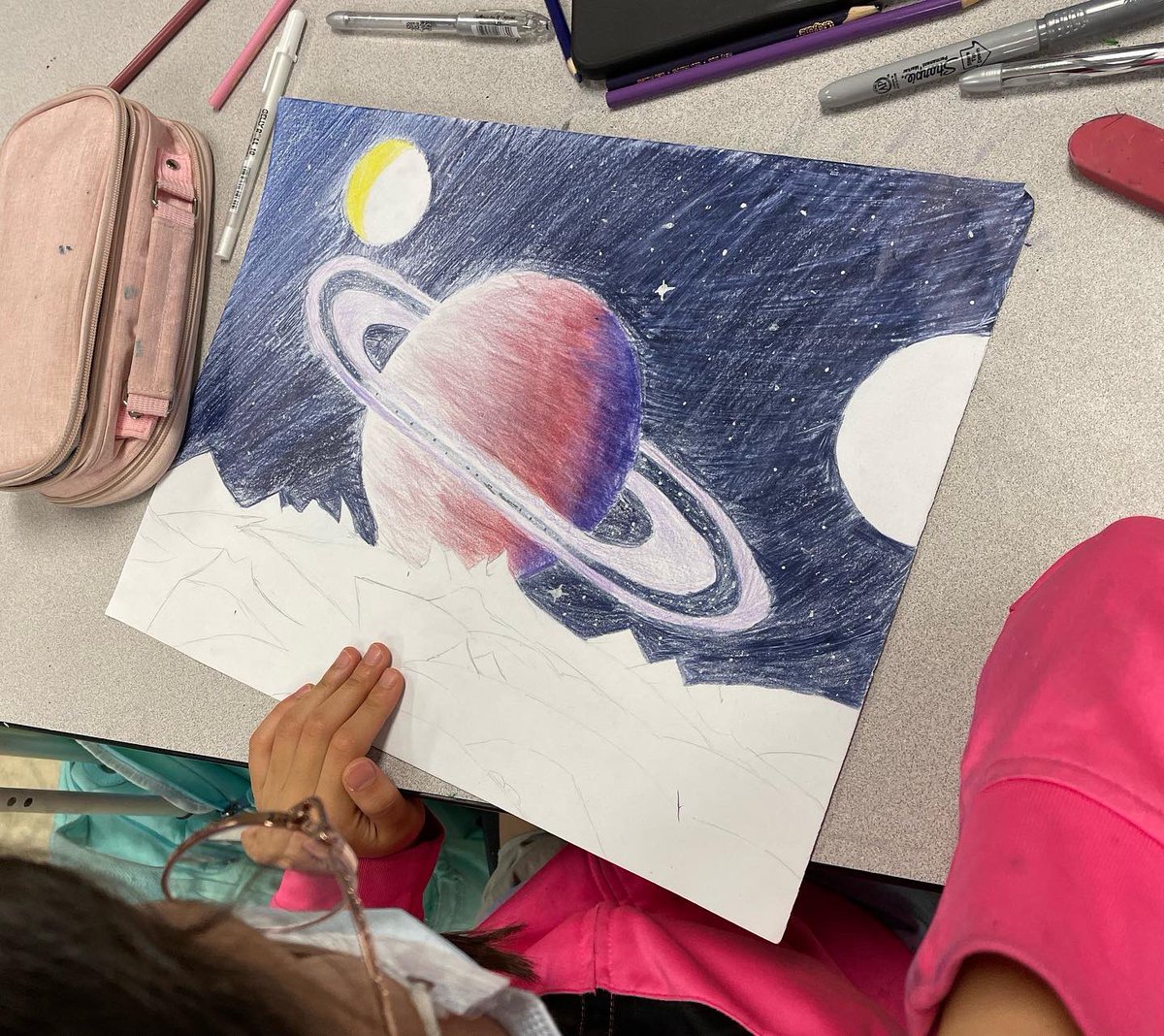 The_MrsRainey's tweet photo. Art 2β βPlaces Youβd Like to Visitβ projects are coming to life!! WOWZERS! ππΌπ¨π₯ #summervibes #intheartroom #EndOfYearReVIEW #FISDFineArtsLeads #OurFISDStory #VandyVision ππ¨β¨ https://t.co/HaBxQQfakA