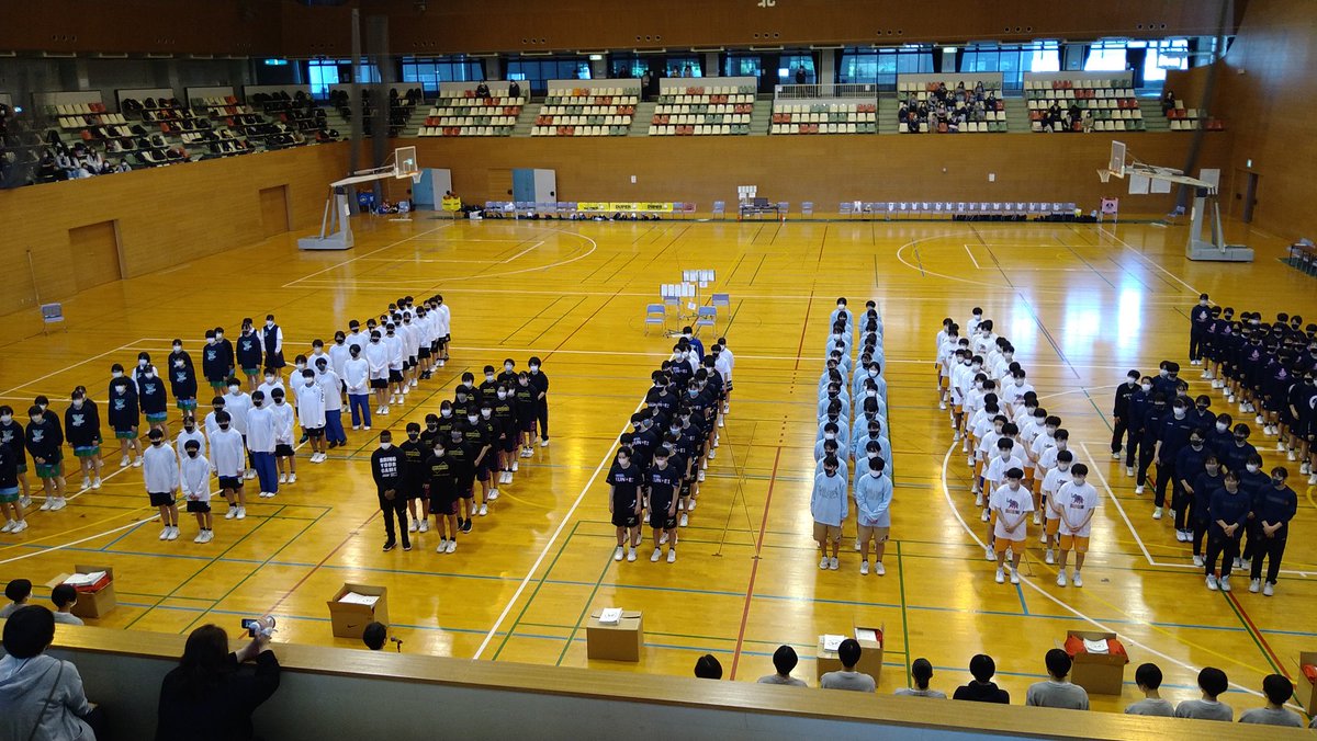 T_ANDOH_Enjoy's tweet photo. おはようございますー🏀
今日は朝から #学バス 見学に来ました。
友人の #翁長明弘 くん率いる #クラブチーム の #SportsIntersection がなんと #桜花カップ に出場!
女子バスケのいまを学びたいと思います😆
初戦はいきなり大阪薫英さん!
激戦区埼玉の代表として、ちばりよー☀
#女子バスケ
#バスケ https://t.co/r07Dq7CIAO