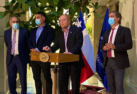 Luego de cientos de mensajes de militantes del <a href="/PRChile/">Partido Republicano</a>, concluimos que <a href="/RojoEdwards/">Rojo Edwards Senador RM</a> debe presentar su renuncia a la Presidencia.
Cuando el RECHAZO esta ganando tus electores no aceptan zancadillas para ayudar a la izquierda, No a la UDI 2.0. <a href="/melnicksergio/">Sergio I. Melnick</a> <a href="/Girealaderecha/">Gire a la Derecha</a> 🇨🇱📣.