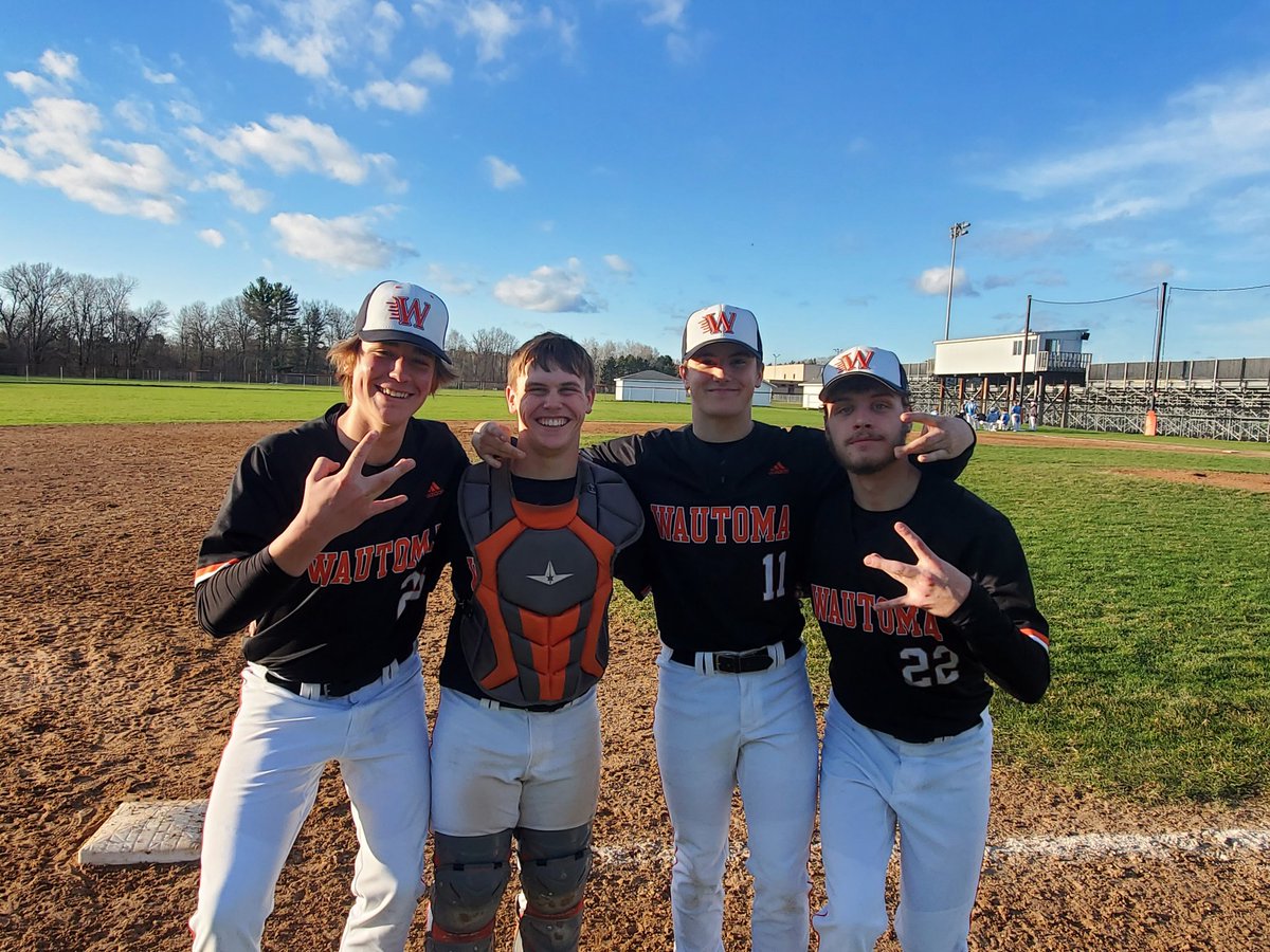WautomaB's tweet photo. Hornets beat the Dells tonight 4-1 to move to 9-1 overall and 4-1 in SCC play!

@weisser42 gets the W going 4 1/3 innings 2H 1R 3K’s

@HunterNetzler- 2 1/3IP 3K’s

@LoganDunn01 gets the save for the final out, K. 1x3 RBI BB 1R

@samweiss03-1x3 RBI BB
@K_Fenske6-1x3 RBI 2B https://t.co/jiRpWWBwGr