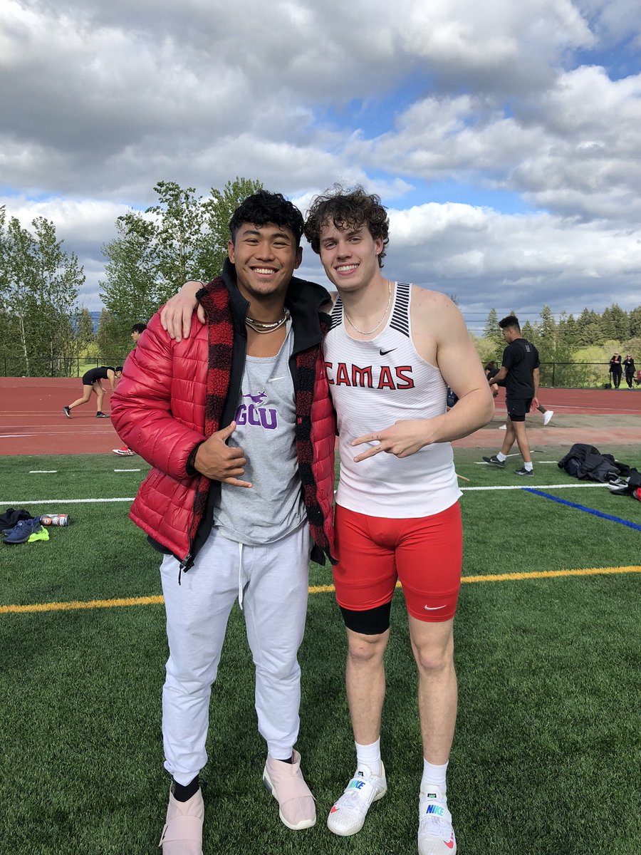 lisa_onlygirl's tweet photo. Alumni Alert. 🚨 @HarimotoMark making it to the Union V @CamasHighSchool track meet. This man is a boss! @PapermakerFB @schneider3h @CamasHSBand https://t.co/A37rTHF5YG