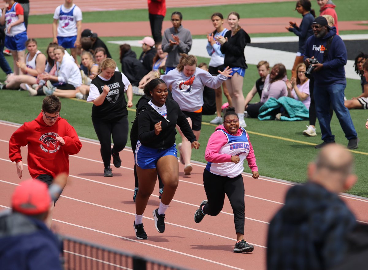 KHS_Unified's tweet photo. Gianna Smith got to experience the “Swygert hustle” first hand last Saturday. Amariyona Swygert got 2nd place last weekend  with her best 100M time of 21.56. https://t.co/OlH3CcyBy6