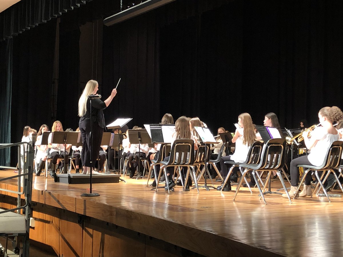 TJL_Elementary's tweet photo. Such a wonderful Grade 5 Spring Concert! Congratulations to all of our performers! 💚 #OneHFamily @HarborfieldsCSD @HFMusicDept https://t.co/Z9fJpKLC9L