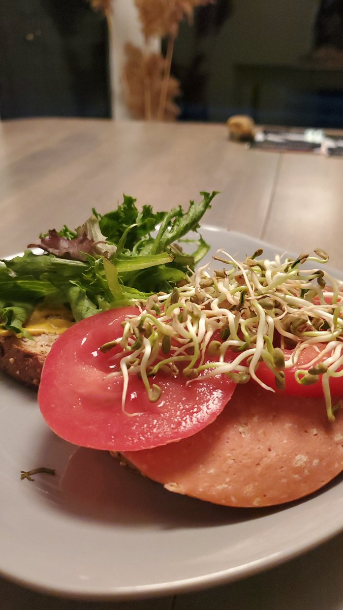 SheSprouts's tweet image. Best thing to add to a late night #vegan sandwich is #sprouts hands-down. Such a nutritious powerhouse!