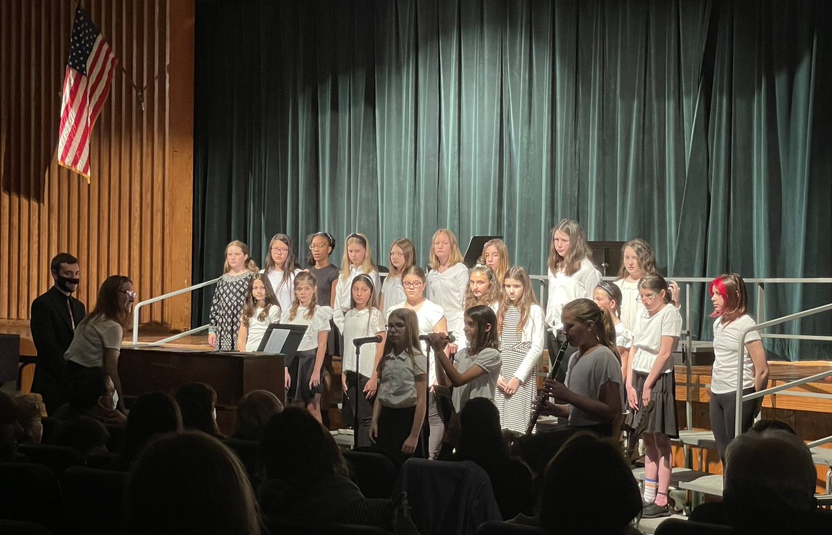 HarborfieldsCSD's tweet photo. An amazing night of music put on by our TJL Grade 5 orchestra, chorus and band! Thank you to everyone who made this night possible! Bravo!! 💚🎶🤍#OneHFamily @TJL_Elementary @HFMusicDept https://t.co/5rjIFQBcqf