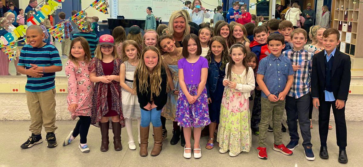 MrsRyanNCE's tweet photo. This Second Grade Crew rocked their concert tonight! #proudteacher https://t.co/XPyCt95jb7