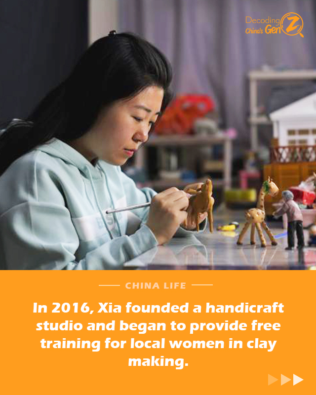 Echinanews's tweet photo. Xia Yuanyuan, a post-90s woman from Pingxiang County, Hebei Province, showed her talent for handiwork during her childhood. In 2016, Xia founded a handicraft studio and began to provide free training for local women in clay making. #ChinaLife #DecodingGenZ https://t.co/umtbQ8D7qY