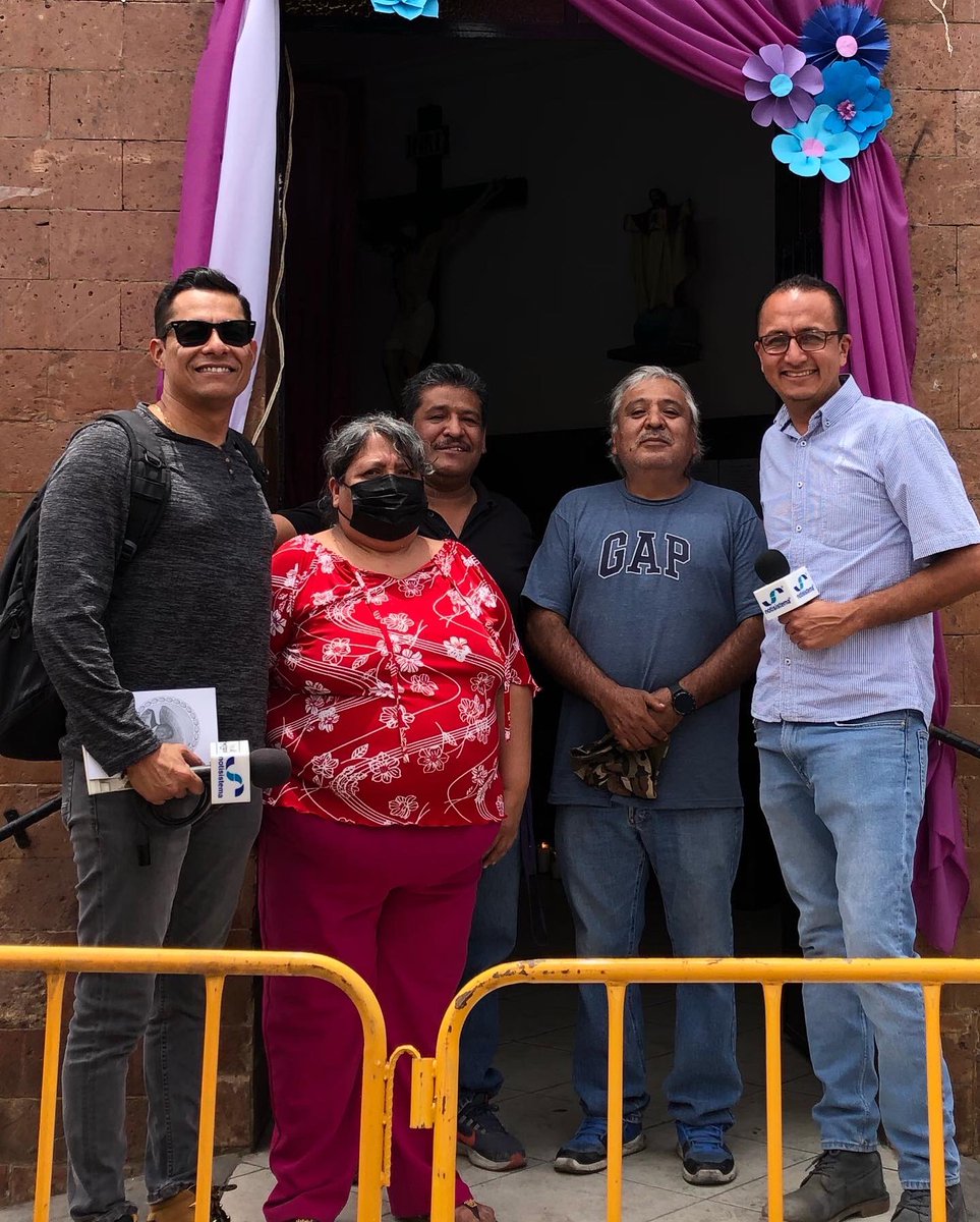 victordmontesr's tweet photo. Hoy programa especial de las Crucitas en San Pedro Tlaquepaque, historias, anécdotas, cultura, tradiciones y hasta una degustación virtual de su comida típica! @marmol_digital @Metropoli1150 @Notisistema @GobTlaquepaque @CitlalliAmaya #cultura #tradiciones #crucitas https://t.co/gosiKqs3Th