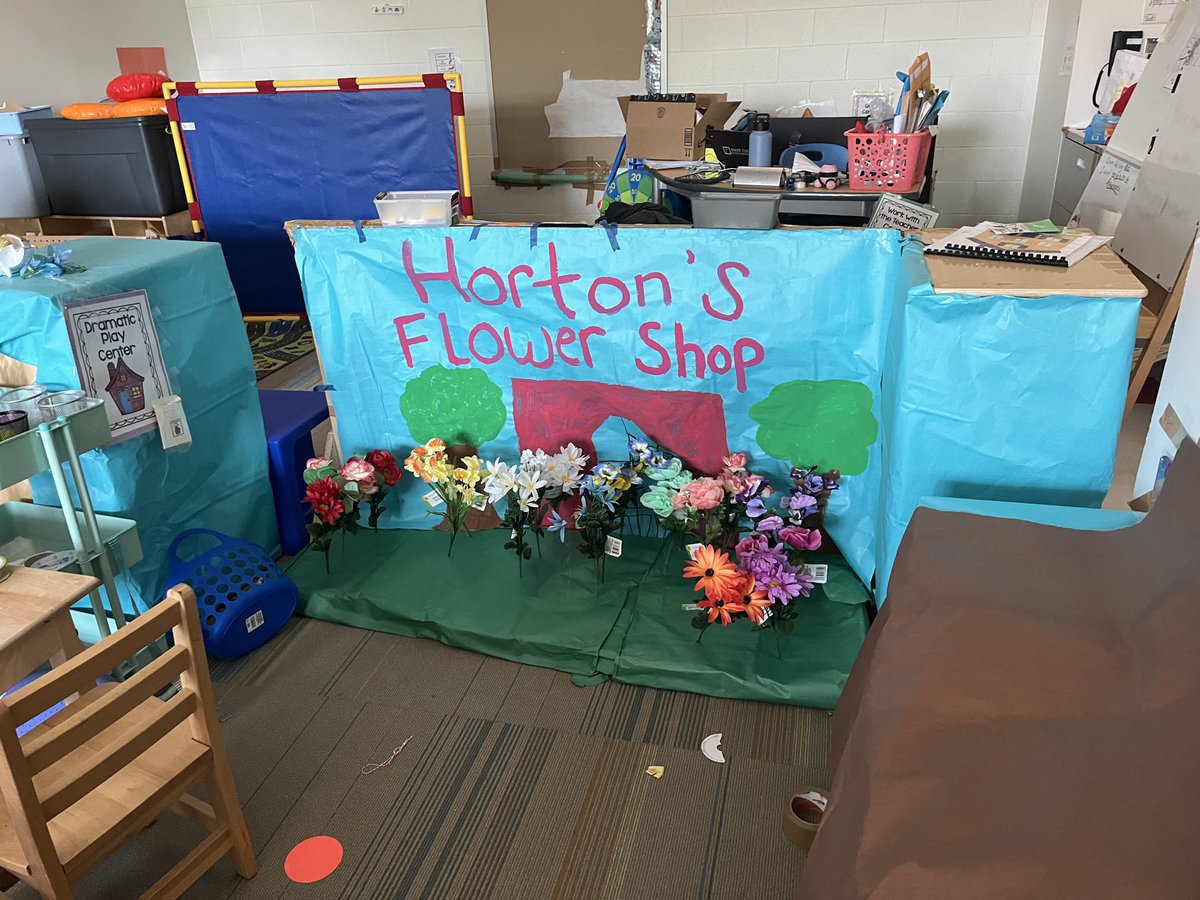 JuneHaggy's tweet photo. The Hortons Creek Flower Shop is open in Pre-K😀. We have some talented young florist making flower arrangements🌸too.⁦@HortonsCreekES⁩ #prekhawks https://t.co/825kdmTXGJ
