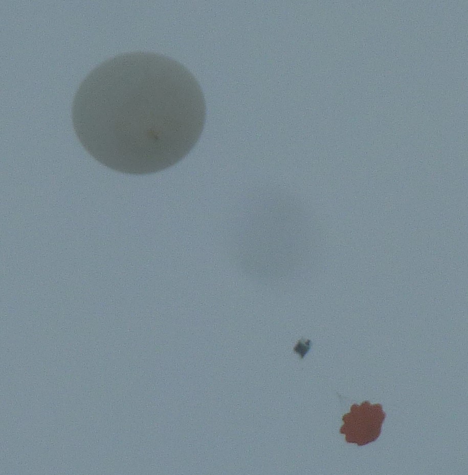 rdw3454's tweet photo. On March 18 @TuftsEngineer s launched a high altitude helium balloon from Troy NY and recovered it in Weston MA, a flight of 225 kilometers. We reached an altitude of ~80,000 feet. This is a test platform for the Tufts low pressure sonic anemometer. More flights to come!! https://t.co/fnvXJT4HhW