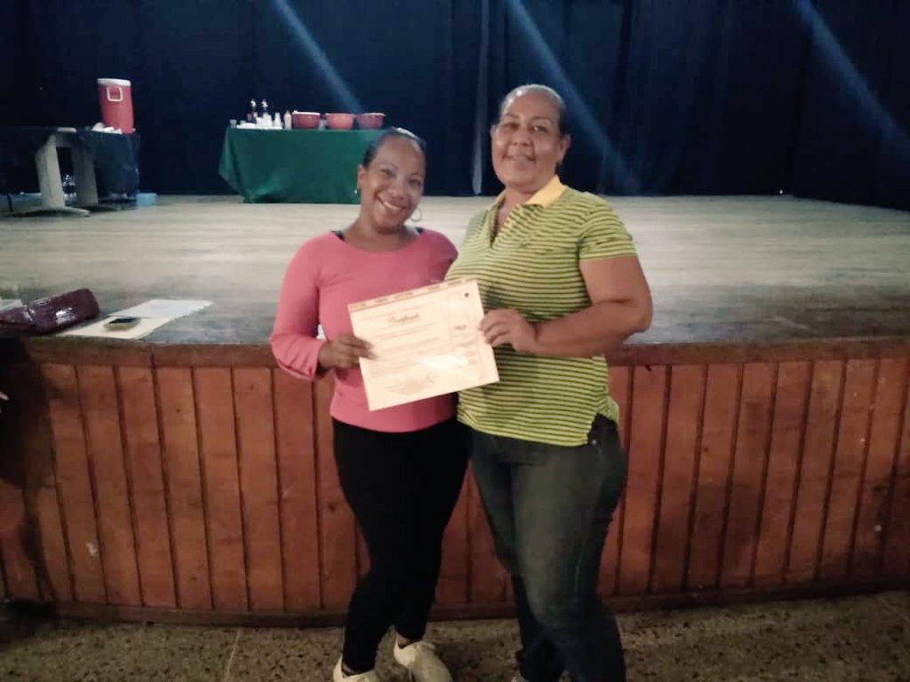 Imculmatnosune's tweet photo. En el marco de celebrarse el Día Internacional del Trabajo, el personal de @Imculmatnosune, recibió un merecido reconocimiento por su desempeño laboral y aporte a la #cultura.

#Maturin
#Monagas
#Venezuela
@ANAFUENTES_PSUV
@ErnestoLunaPsuv https://t.co/LctIwMjFK6