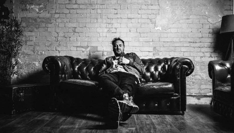 DigitalTourBus's tweet photo. .@SamuelJackMusic tells you the story of the first concert that he ever went to! Check out the feature at https://t.co/JrcazGRINH
#samueljack #digitaltourbus #singersongwriter #musician #singer #firstconcertever #firstconcert #concert #music #musicinterview https://t.co/ZjEaHTK9qb