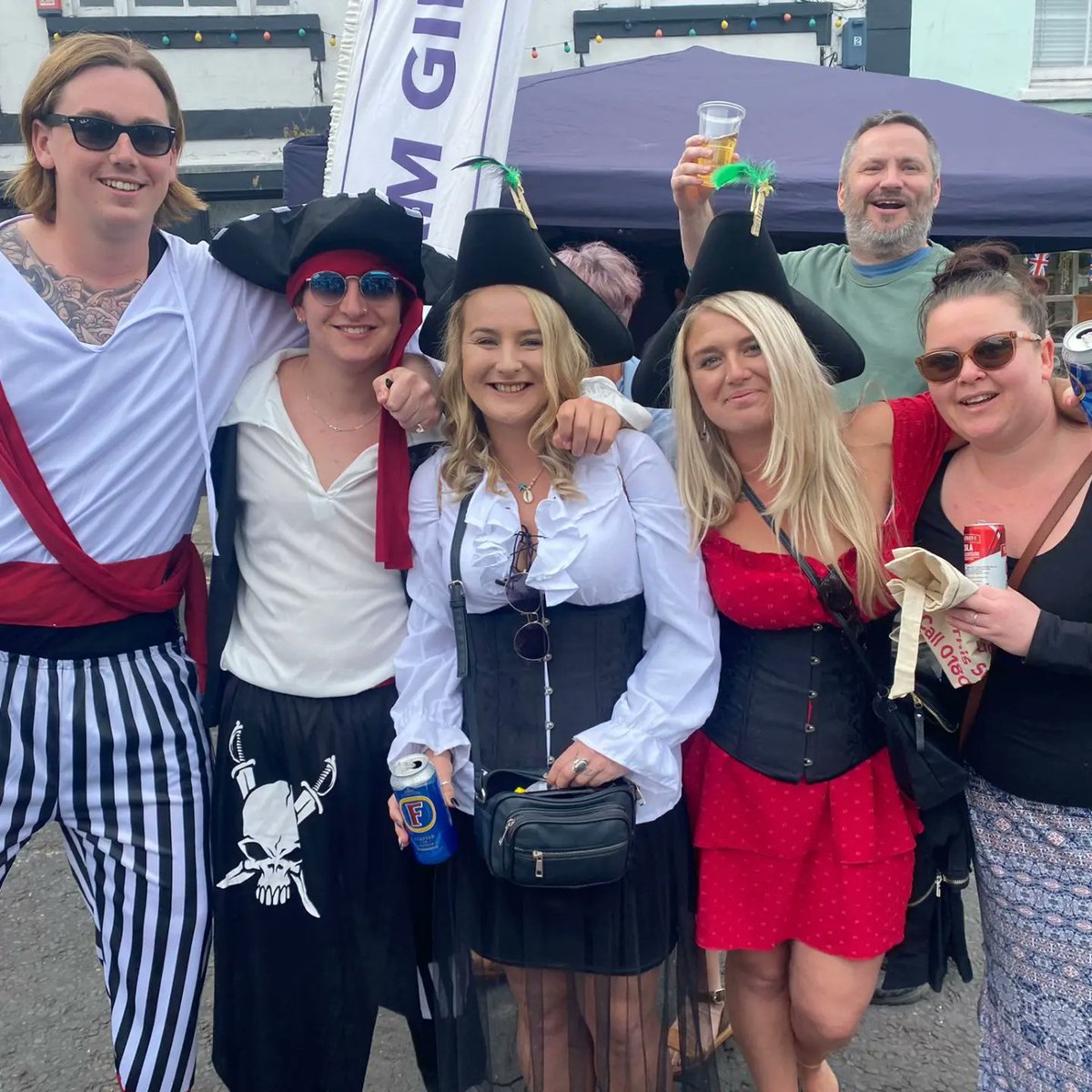 amylee2289's tweet photo. Well Brixham Pirate Festival very nearly broke me this year 😂 #brixhampiratefestival #wench #pirates https://t.co/oRdEMbB7FI