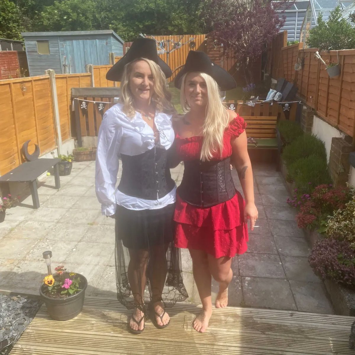 amylee2289's tweet photo. Well Brixham Pirate Festival very nearly broke me this year 😂 #brixhampiratefestival #wench #pirates https://t.co/oRdEMbB7FI