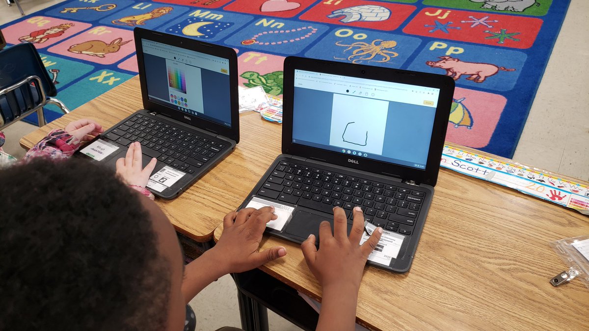 swilliams206's tweet photo. Kinders @Bryson_ES creating their All About Me books using @BookCreatorApp! #GCS1Vision1Voice #GCSPLI https://t.co/Q77mpgrspV