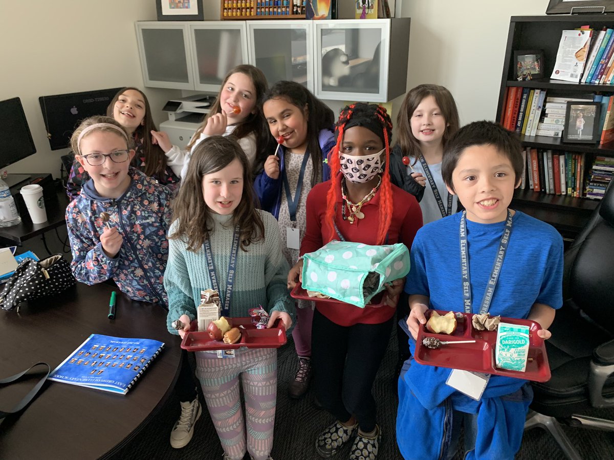 EastGreshamElem's tweet photo. Forever Fourth-Grade Memories 🎉❤️ #MomentsMatter 😊 #WhyEastGresham 💙 #MsBell 🍎 https://t.co/nmIO1zerSU