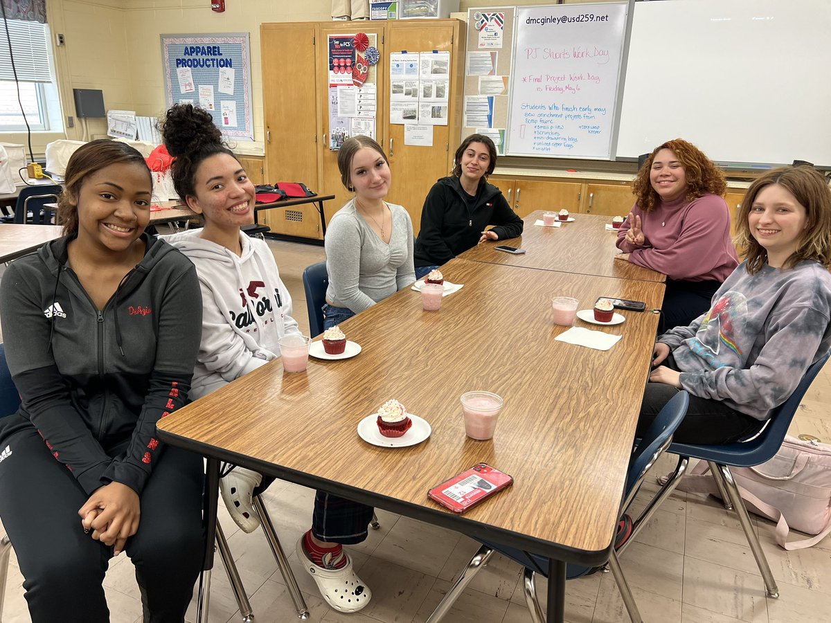 HeightsFACS's tweet photo. One last @HeightsHSusd259 FCCLA meeting for the year. We are missing a few today but what a wonderful group! #HeightsFCCLA #SeniorSendOff https://t.co/qqZoesMskb