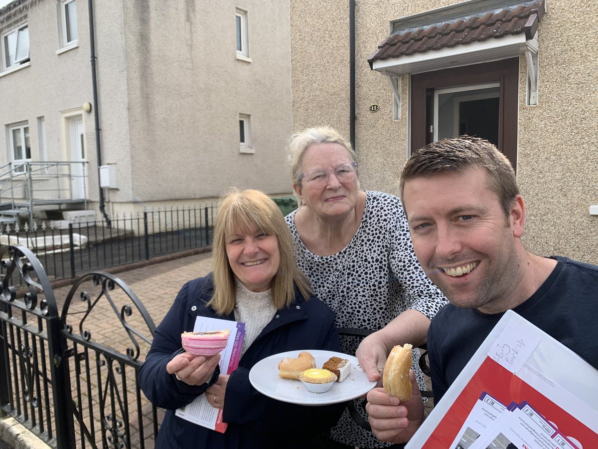 Cakes &amp; support on the campaign trail in Barlanark today! 🍰 
Sun even came out as always here☀️ 
So much warmth from people who want to elect community champions who will put Glasgow first. 🍰☀️❤️#LoveGlasgowVoteLabour