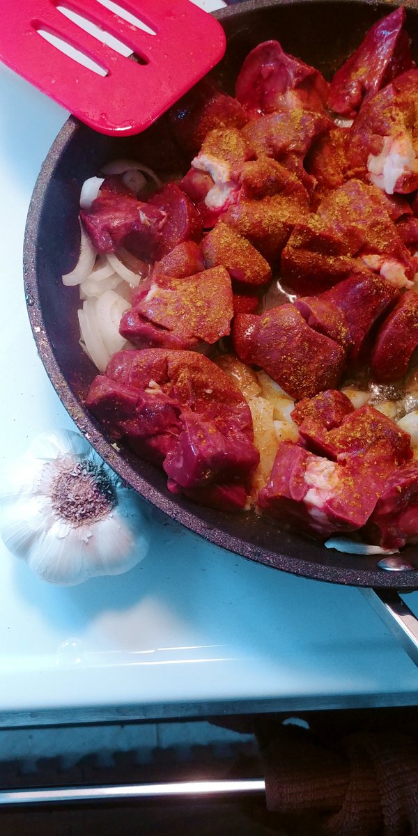 Hench4L's tweet photo. Budget Cooking Chronicles:
Kidney, Garlic & onions in Coconut oil & Jamaican Curry.
CAD$8/Kg
USD$2.80/lb
#OrganMeats #BeefKidney https://t.co/eBNjR9gJrS