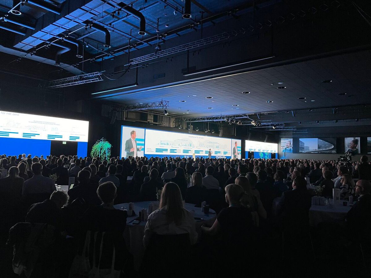 What a great experience it has been to get together with our global 1000 leaders from @Ramboll to discuss our new strategy „The Partner for Sustainable Change“.  The excitement and passion for going „all in on Sustainability“ was amazing.