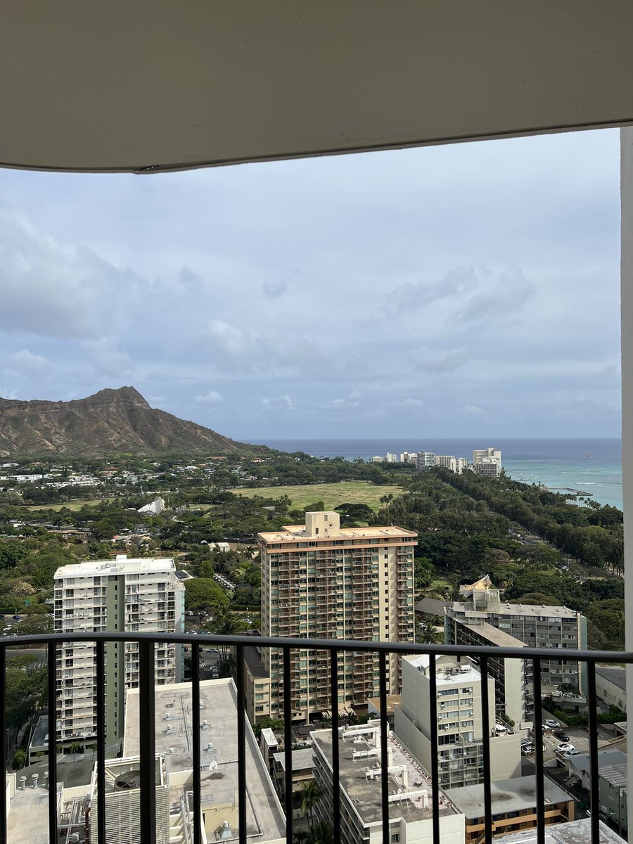 _RobertLee's tweet photo. Little vacay in Hawaii for two weeks 😎 https://t.co/aucqhyPon1