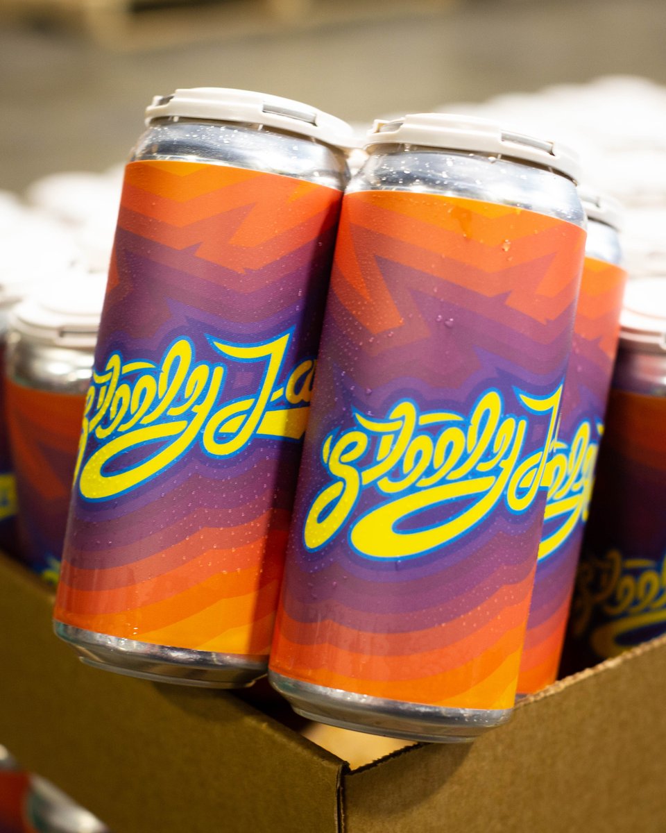 We're happy to do it again: Steely Jam is back in the can! This popular collaboration beer is an IPA featuring hand selected Mosaic and Strata and can be purchased  in the 4 pack or on draft at the smokehouse.
Hats off to @beachwoodbrewing who partnered with us on this!