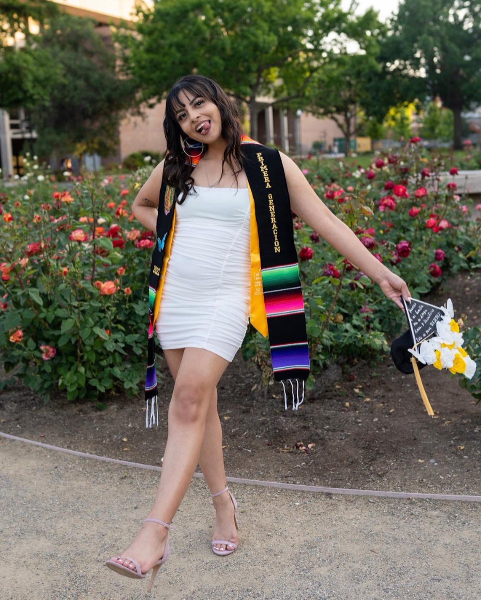 alejxndraa's tweet photo. 18 days till graduation!! she a social worker!! #chicostate #classof2022 #SocialWorkTwitter https://t.co/YExaolVkKW
