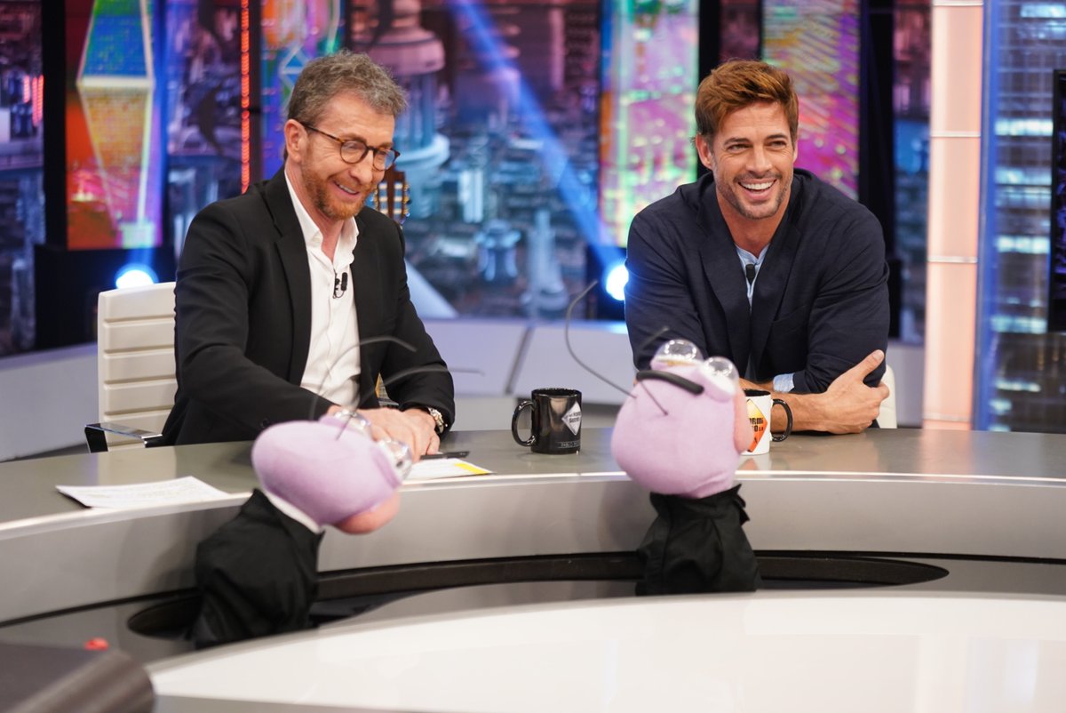 El_Hormiguero's tweet photo. Trancas y Barrancas le hacen elegir a @willylevy29 entre lo romántico y lo grimoso #WilliamLevyEH https://t.co/EO633HrVyn