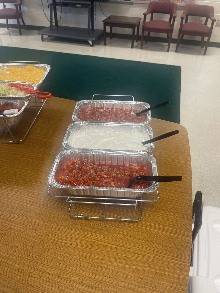 Bold_Leader864's tweet photo. Thank you Custom Salads by Gina for preparation of our Nacho Bar today as we celebrate #NachoYourAverageTeacherDay @WaterlooSchool #TheWaterlooWay #TeacherAppreciationWeek2022 #BOLDIsAChoice https://t.co/YIW0b3O7uj