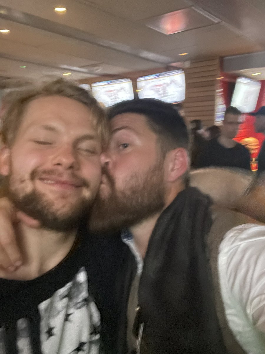 FruktHamster's tweet photo. Man älskar Einar, det gör man faktiskt. 
Förrförra Lördagen lade jag mina läppar på honom. Bästa dagen i mitt liv. Måhända hans sämsta, men min bästa. https://t.co/xXpaYHWhuH