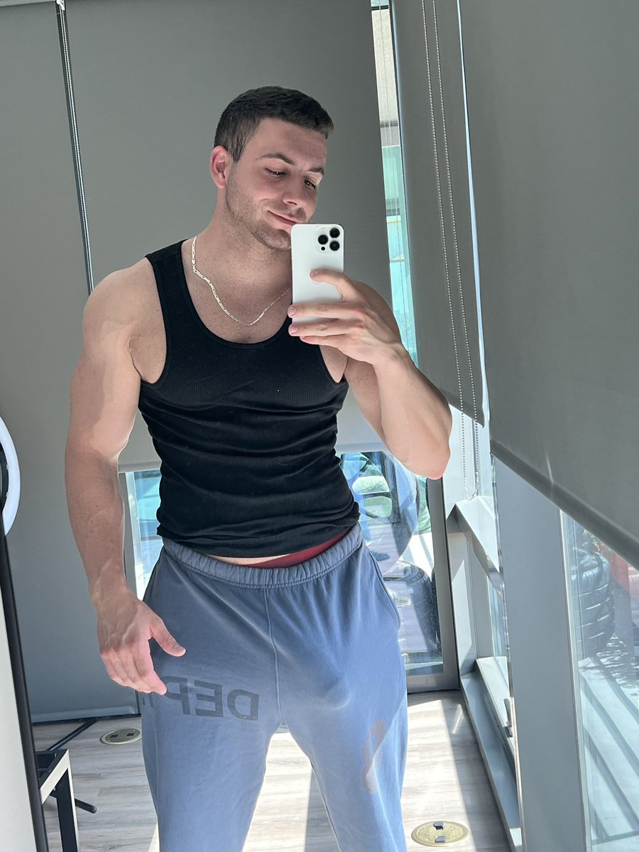 Shermsherms's tweet photo. 🔥🔥 It's hot, who cools me? https://t.co/2aiisc4kup