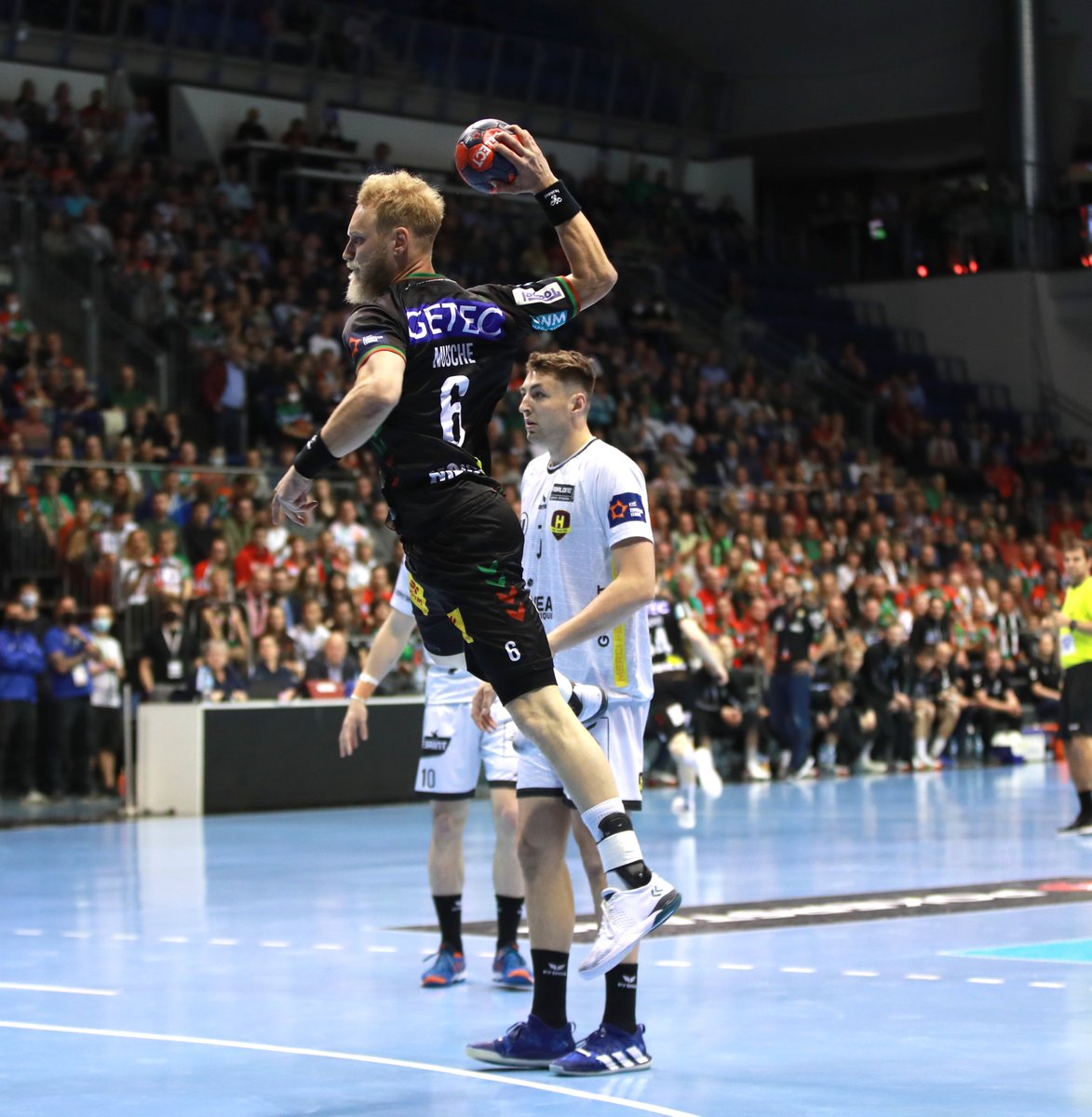 ehfel_official's tweet photo. REVIEW: Read how defending champs @SCMagdeburg stormed past @HBCNantes to reach the #ehfel finals on Tuesday 
#morehandball #moregoals

https://t.co/8Sf33NlCxN https://t.co/VLpVs4KJvk