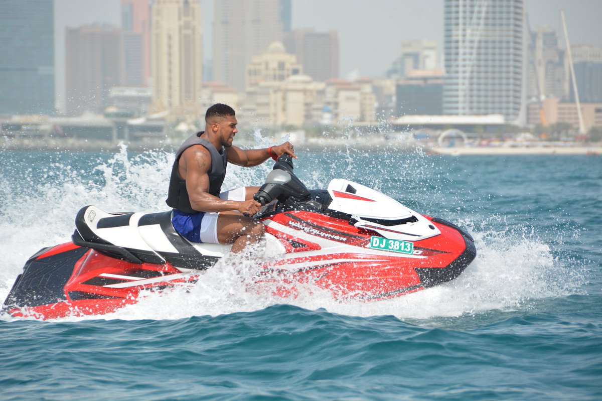 anthonyjoshua's tweet image. Quick brake 🏖