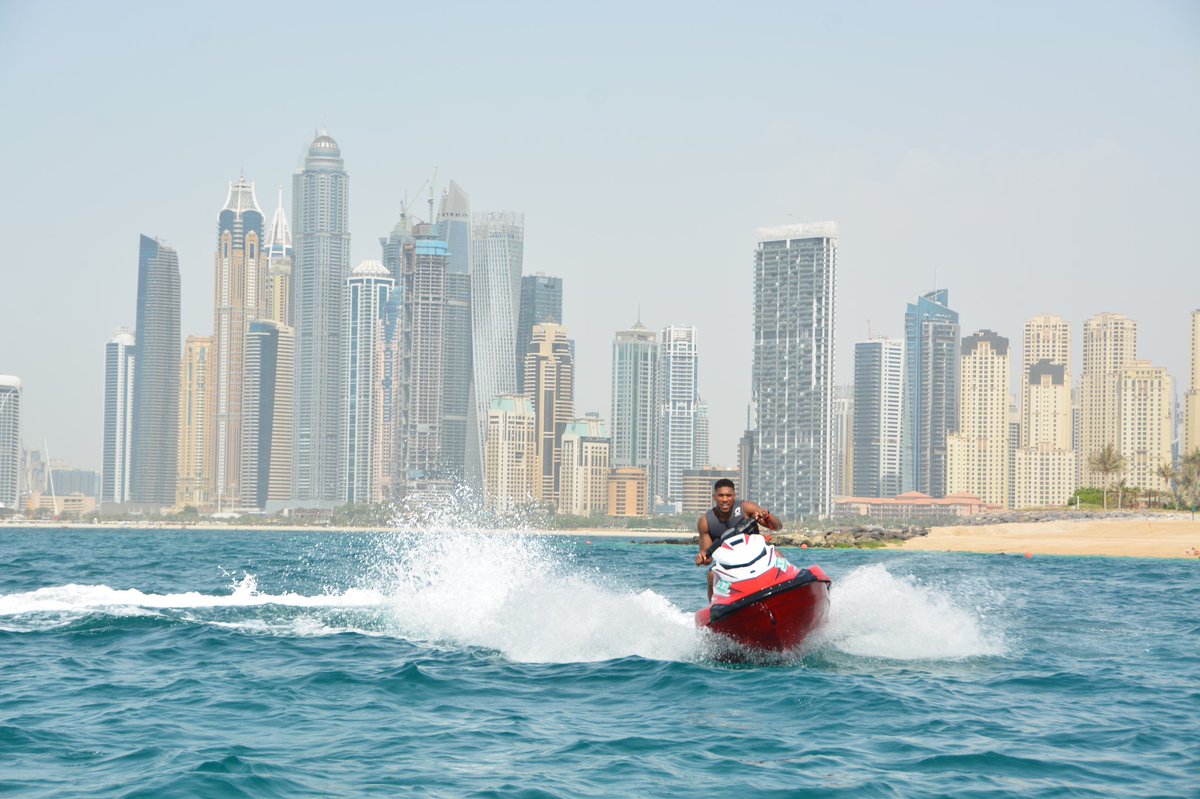 anthonyjoshua's tweet image. Quick brake 🏖