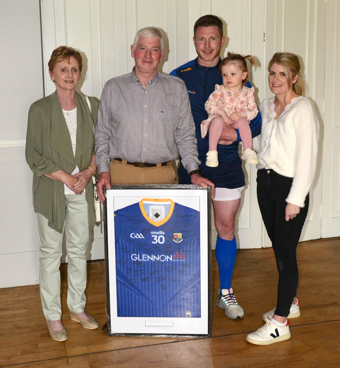 Manager Billy O'Loughlin presented Longford captain Mickey Quinn with a framed shirt to commemorate his 100th appearance for the county in March 2022. Mickey was joined by his family and teammates to commerate this fantastic achievement by one of the greats of Longford football.