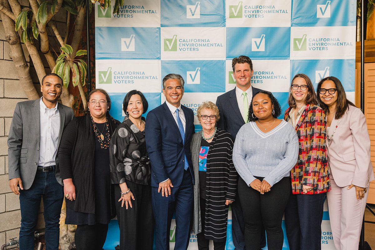 envirovoters's tweet photo. 📸 Last week’s #BadassInGreen Awards were a success! We were joined by champions in the climate movement to honor the incredible @GenesisButlerV, @CarolineChoi, Violet Sage Walker &amp; @GhostPanther. https://t.co/7Z5xwSwzNA