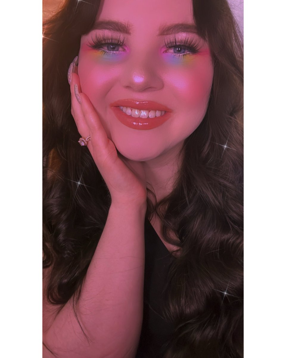 meowkela's tweet photo. When it’s finally May- but it’s still sad and gray outside, so you turn yourself into a rainbow to feel some joy. 😂🌈 #makeup #motd https://t.co/QUFKkMMUsj