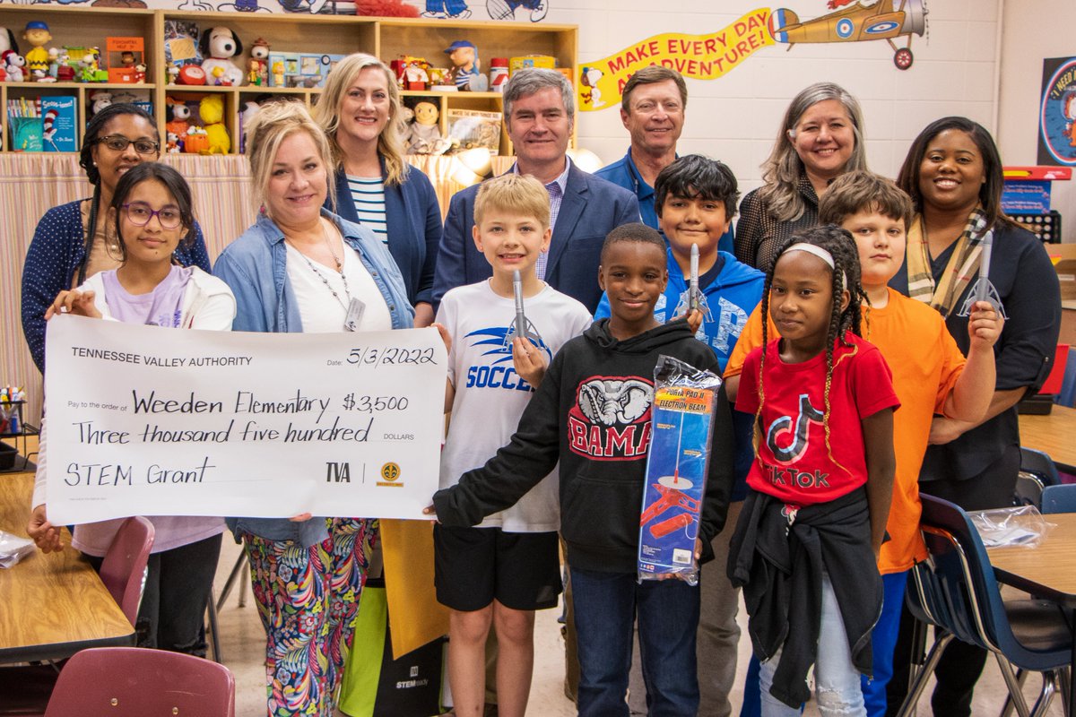 Florence_FED's tweet photo. We joined @TVAnews to present Weeden Elementary School with a STEM grant check today for $3500. This grant will go toward special classroom projects to further student education in science, technology, engineering, and math.
Congratulations Weeden School! #TVASTEM #PublicPower https://t.co/slqDjzTTkS