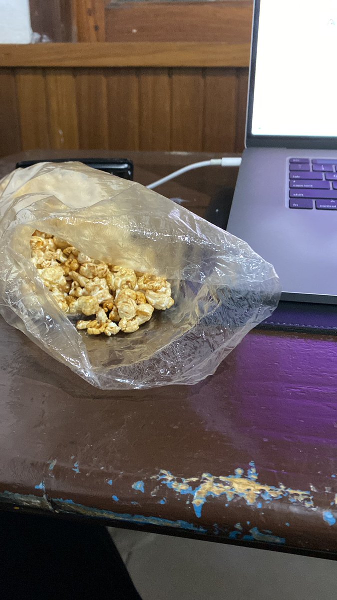 ocrisrodrigues's tweet photo. Pipoca 🍿 também é janta né? 😂 https://t.co/jpPWC2nZFP