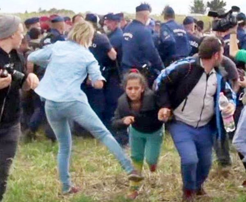 Son günlerde muhalefet tarafından göçmenlere karşı yürütülen propaganda ve nefrer söylemi 2015’te Suriyeli baba ve kızına çelme takan Petra Laszlo’nun zihniyeti. Ne ırkçılığın bir milleti var ne de muhalefet zihniyetinin Petra Laszlo’nun zihniyetinden bir farkı var.