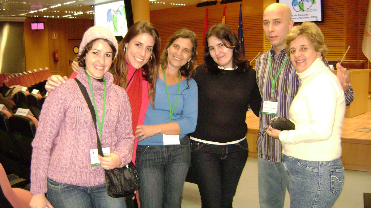 Labjor_Unicamp's tweet photo. Registro de pesquisadores e alunos do Labjor no Congresso Cidadania e Políticas em Ciência e Tecnologia em Madri (Espanha), em 2008! O evento foi promovido pela @FECYT_Ciencia/@EspacioOEI e debateu percepção pública da C&T -- uma de nossas linhas de pesquisa. #tbt #MemoriaLabjor https://t.co/kyzsCqxHLs