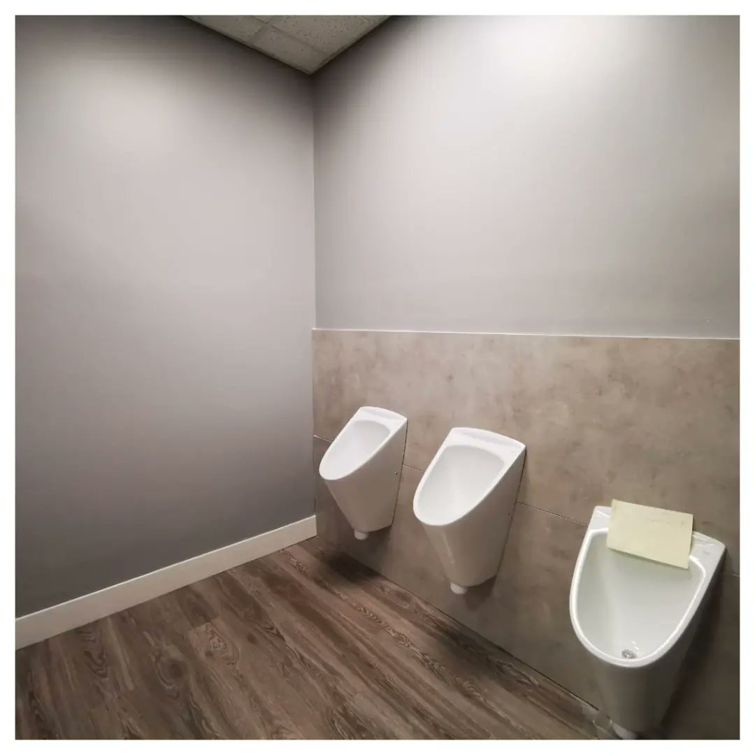 GeerafDecorator's tweet image. 😜 Not the most glamorous post but as promised shows exactly what needs to be done after serious water leak💧
🌊When plasterboards are damp, you need to hire the joiner to replace them. After that we can come to do Ames Taping before we can start decorating 👨‍🎨