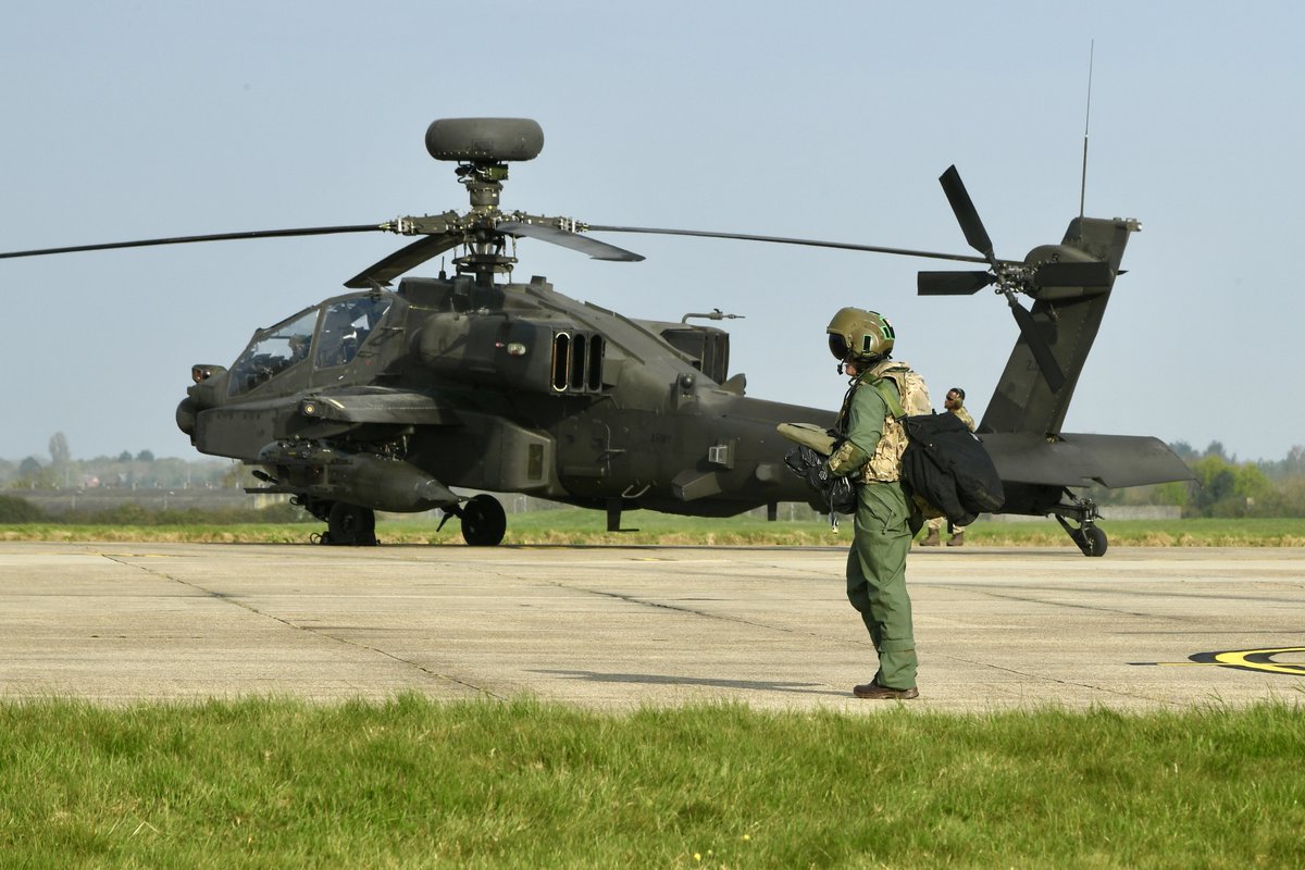 Apaches have deployed to Exercise #Swiftresponse🇲🇰 

A @1st_AviationBCT pilot walks to an Apache ready for the first leg to North Macedonia. 

The exercise will train #NATO air and ground forces and demonstrate the reach of @ComdJHC

#acrossallboundaries #TogetherWeDeliver