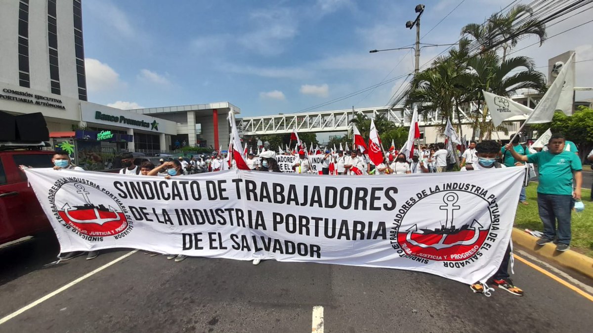 ITF_Americas's tweet photo. #ElSalvador
Con una alta presencia durante la movilización del #PrimeroDeMayo, nuestro afiliado #STIPES ha demandado la justicia social y el respeto de la fuerza laboral, indispensable para impulso económico y productivo del país.
#SomosITF https://t.co/j4TZfZNLcv