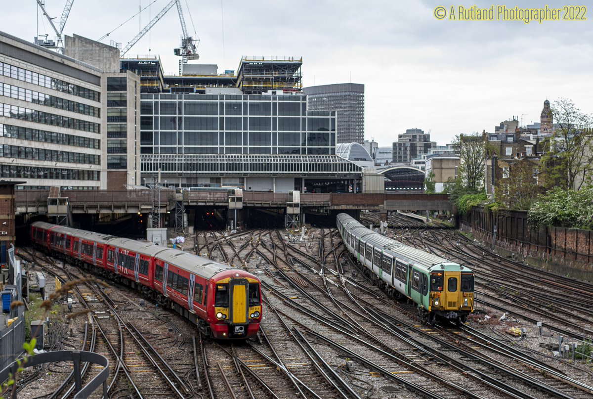 iainw_802's tweet photo. some bits around #london last week @TfLBuses #borismaster #nb4l @SouthernRailUK @GatwickExpress @SW_Help #arterio #class455 #class377 #desiro old and new! https://t.co/RDJSuk5THu