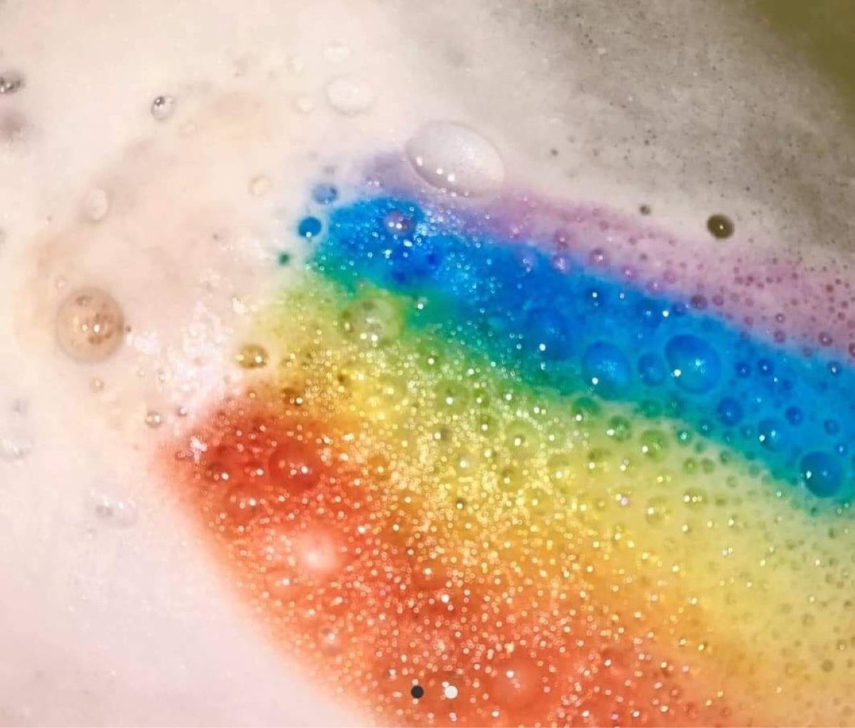 🌈We are soon to be expanding our website with some new items! Here is the adorable Rainbow cloud bath bombs that will soon be available. They make any bath a colorful bubbly one!😍❤️💛💙
